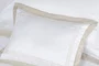 Almofada Mondello 600 Fios Trussardi Branco e Moonbean 30cm x 40cm
