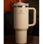 Copo Quencher Térmico com Canudo Stanley Cream 1,18 litros