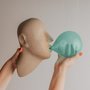 Escultura Cabeça Paula Juchem Tabaco e Bola Verde