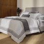 Fronha Coralino 300 Fios Trussardi Branco e  Ardosia 50x70cm