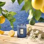 Mini Vela Mediterranean Lemon Pote de Vidro Relevo Voluspa 50 horas