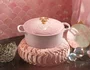 Panela Redonda Wicked Glinda Signature Le Creuset Shell Pink 24 cm